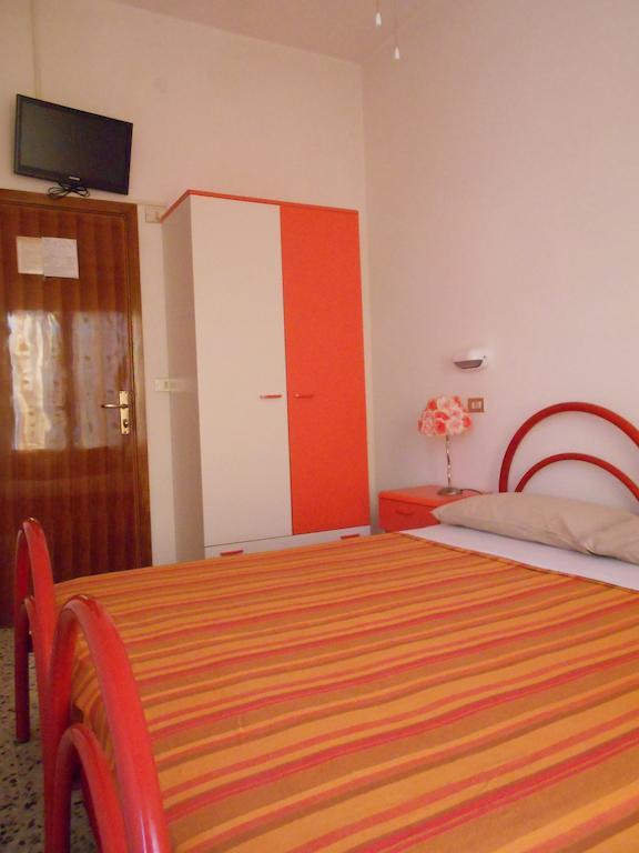 Hotel Villa Dei Platani Беллария-Иджеа-Марина Номер фото