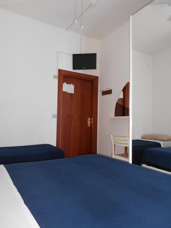Hotel Villa Dei Platani Беллария-Иджеа-Марина Номер фото