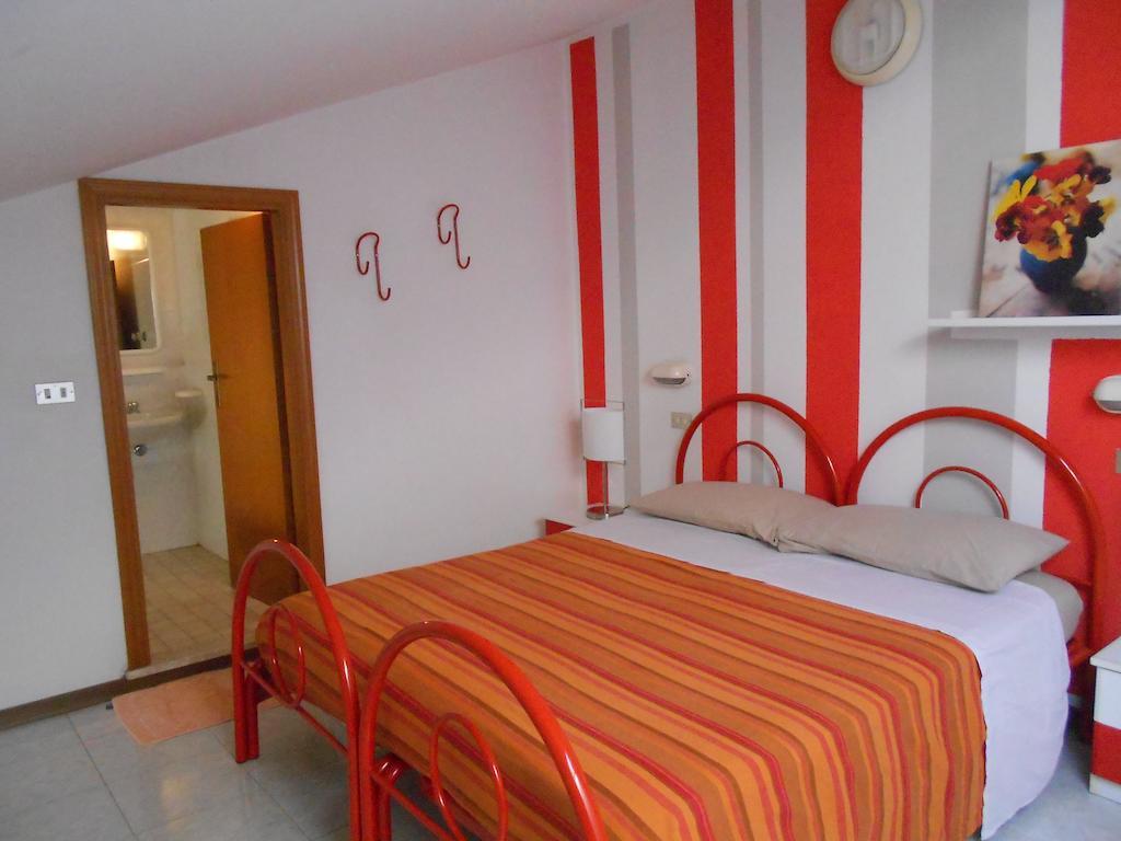 Hotel Villa Dei Platani Беллария-Иджеа-Марина Номер фото
