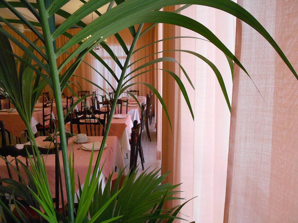 Hotel Villa Dei Platani Беллария-Иджеа-Марина Экстерьер фото