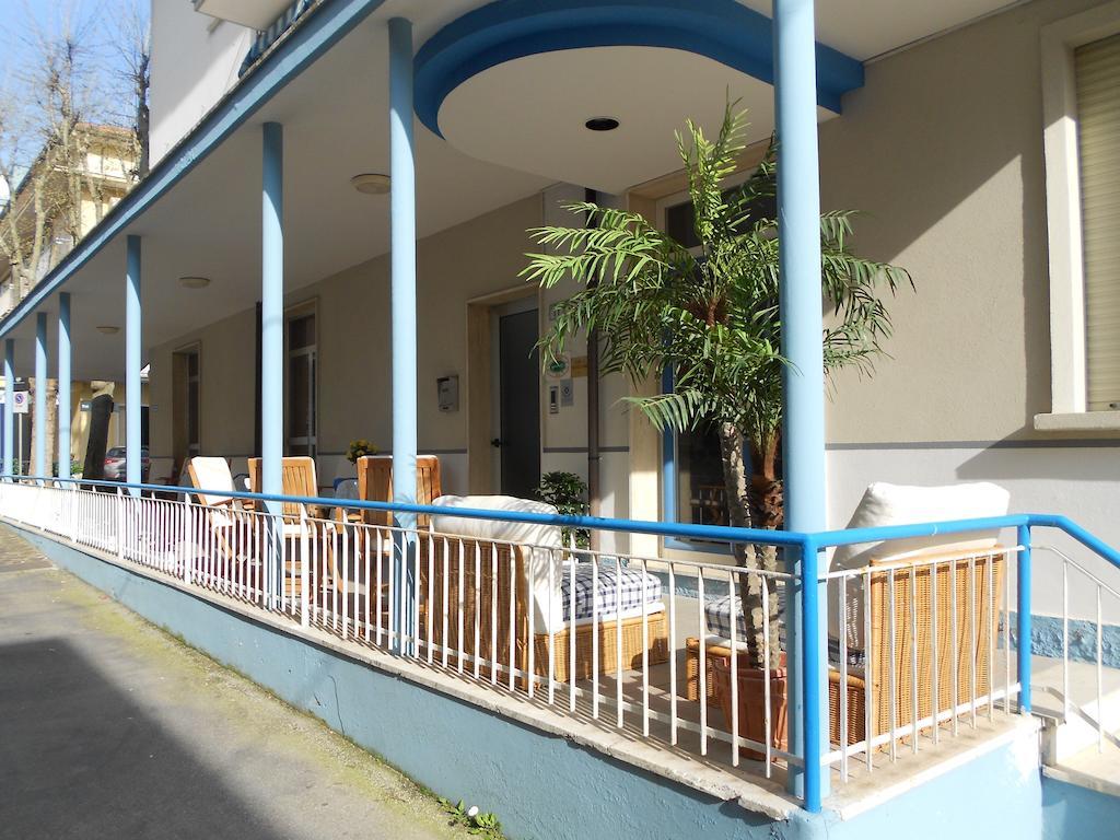 Hotel Villa Dei Platani Беллария-Иджеа-Марина Экстерьер фото