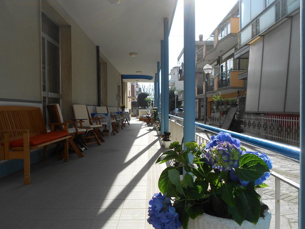Hotel Villa Dei Platani Беллария-Иджеа-Марина Экстерьер фото