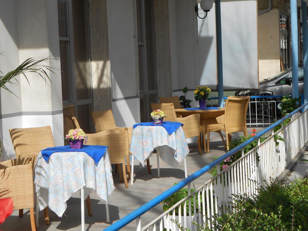 Hotel Villa Dei Platani Беллария-Иджеа-Марина Экстерьер фото