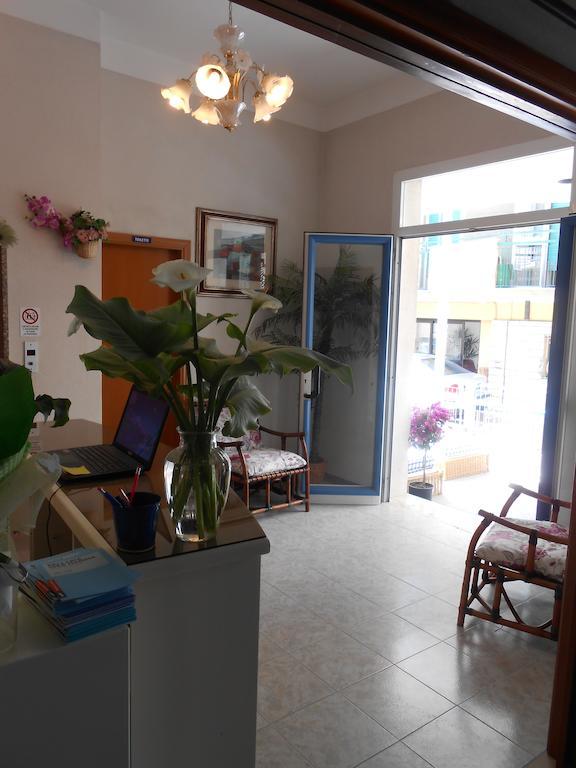 Hotel Villa Dei Platani Беллария-Иджеа-Марина Экстерьер фото