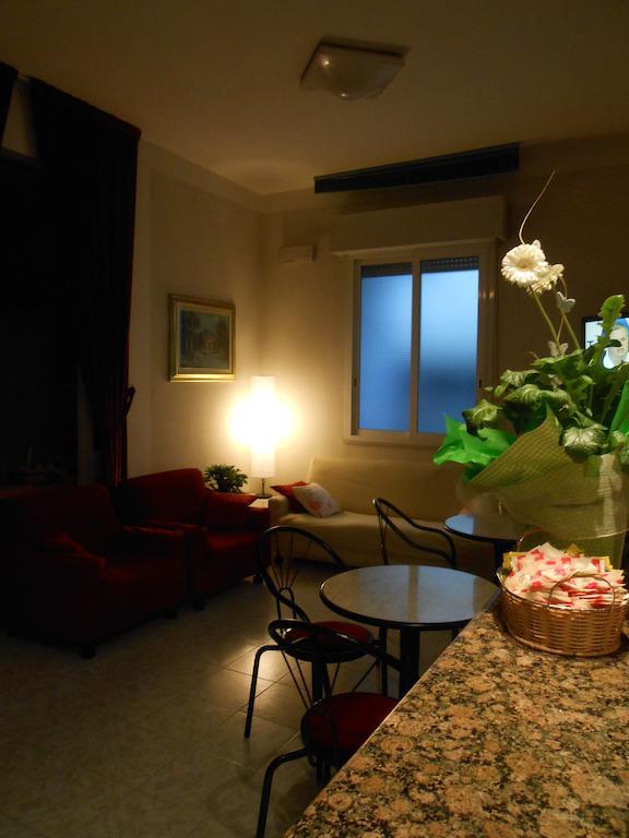 Hotel Villa Dei Platani Беллария-Иджеа-Марина Экстерьер фото